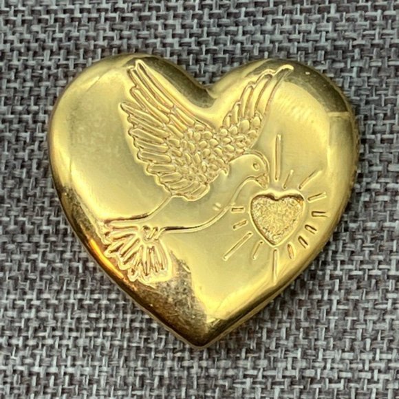 THE VARIETY CLUB Pin Brooch Puffy Heart Shiny Gold Dove Bird Peace Love Retro - Picture 2 of 8